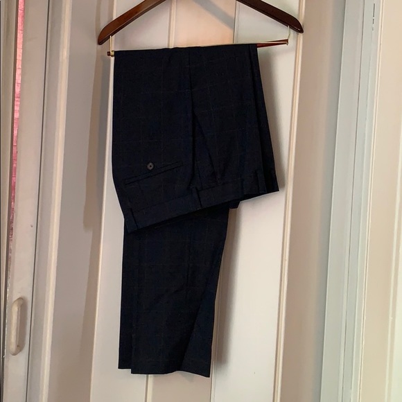 Macy’s dark blue suit Great condition 100% wool